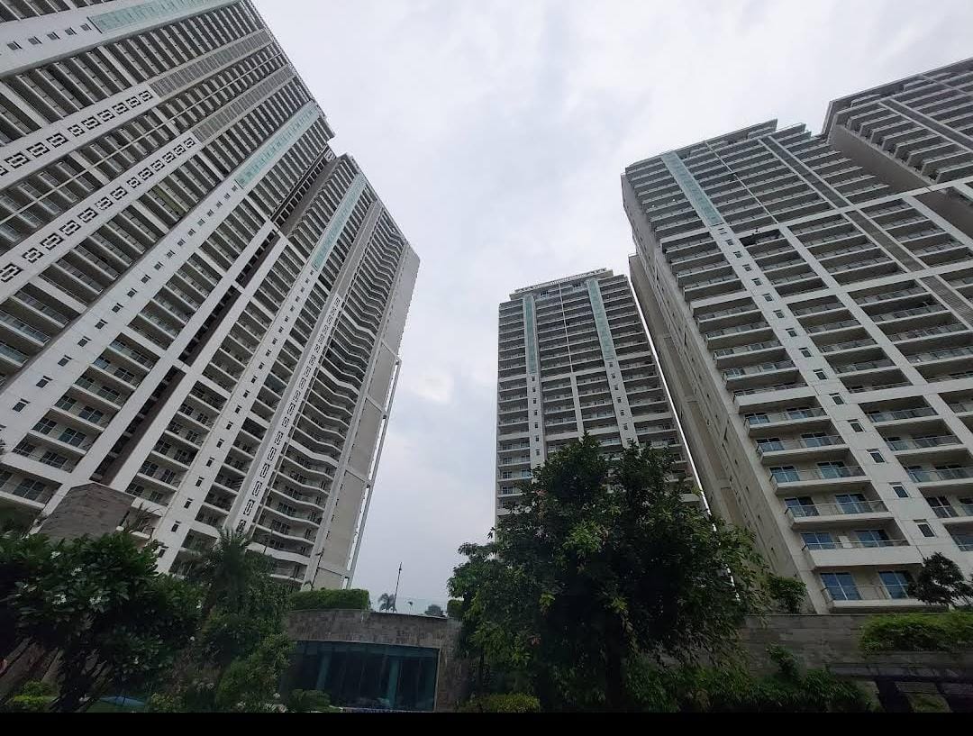 4 BHK + Servant Room Apartment For Rent in DLF The Crest