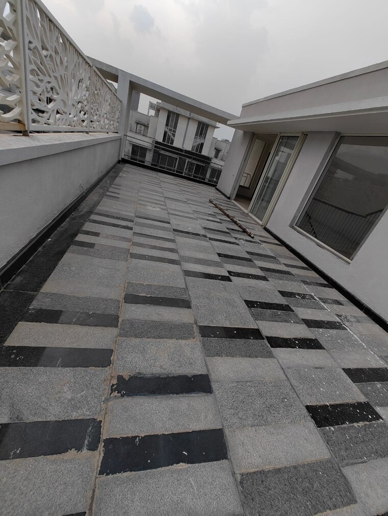 Balcony, godrej-golf-link-villas 4 Bedroom 2800 Sq.Ft. Villa In Sector 27 Yamuna Expressway Greater Noida 9033040