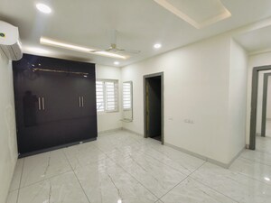 Room in 3 BHK Apartment at Mahatma Gandhi Inner Ring Road – for Sale