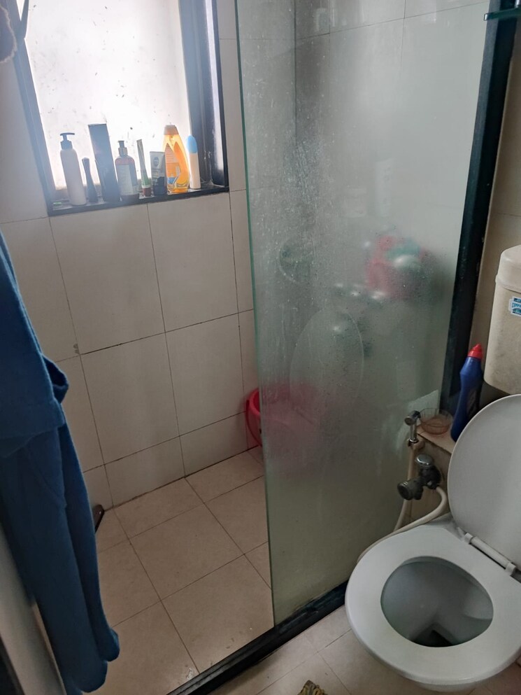 Bathroom, swapnalok-towers 2 Bedroom 700 Sq.Ft. Apartment In Malad East Mumbai 9033121