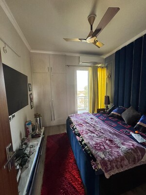 Bedroom in 2.5 BHK Builder Floor at Central Park Flower Valley, Sohna Sector 33 – for Sale