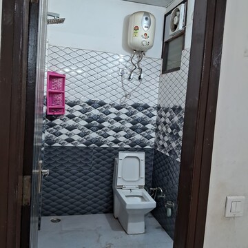 Bathroom in 1 BHK Builder Floor at Sector 47 – for Rent