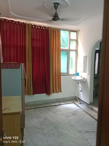 Living Room in 2 BHK Builder Floor at Laxmi Nagar – for Rent
