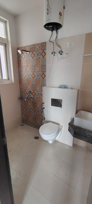 2 BHK Apartment For Rent in Sikka Karnam Greens, Sector 143b