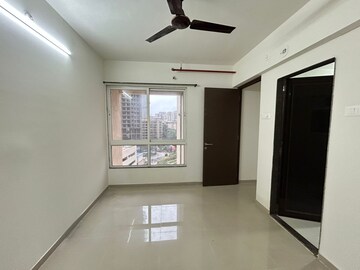 Room in 2 BHK Apartment at Puranik Hometown, Ghodbunder Road – for Rent