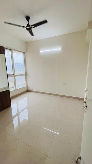 Room in 2 BHK Apartment at Sector 63a – for Rent