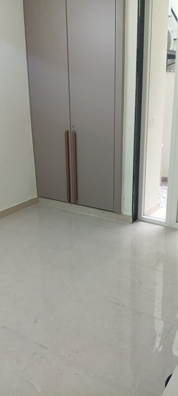 Room in 2 BHK Apartment at RWA Apartments Sector 26, Sector 26 – for Rent
