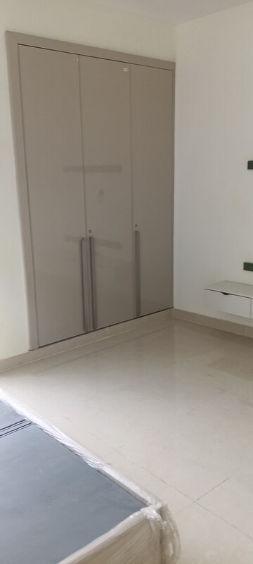 Room in 2 BHK Apartment at RWA Apartments Sector 26, Sector 26 – for Rent