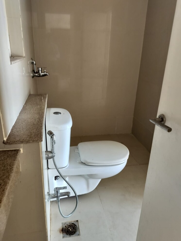 Bathroom, emaar-gurgaon-greens 3 Bedroom 1650 Sq.Ft. Apartment In Sector 102 Gurgaon 9033204