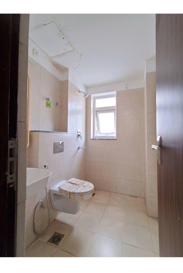 Bathroom, bptp-discovery-park 2 Bedroom 1120 Sq.Ft. Apartment In Sector 80 Faridabad 9033219