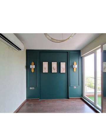 Room in 2 BHK Apartment at BPTP Discovery Park, Sector 80 – for Sale