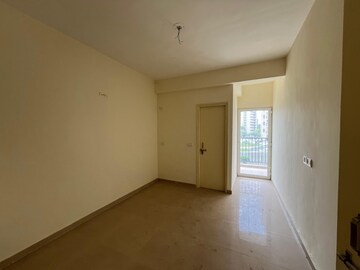 Room in 3 BHK Apartment at GLS Arawali Homes Phase 2, Sohna Sector 4 – for Rent