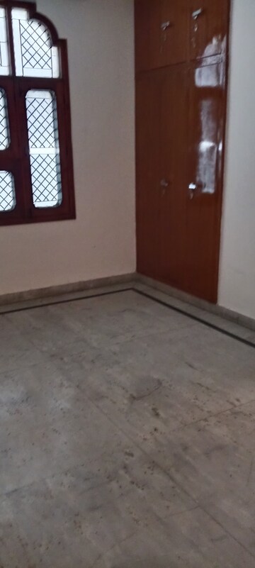 Room in 2 BHK Apartment at RWA Apartments Sector 26, Sector 26 – for Sale