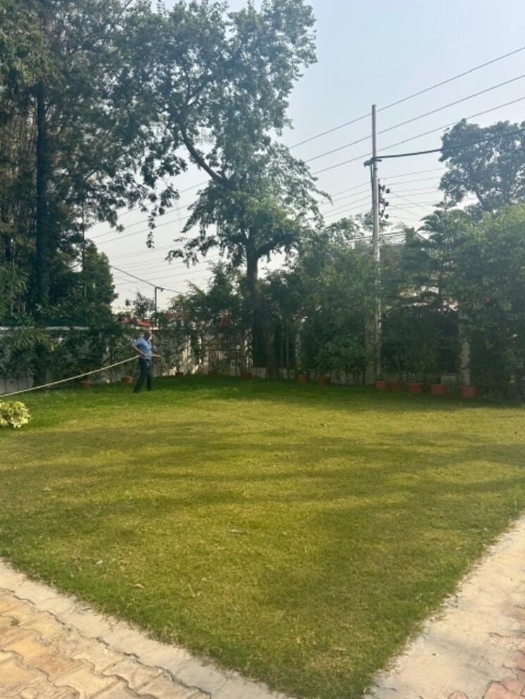 Garden, jkg-palm-residency 3.5 Bedroom 1895 Sq.Ft. Apartment In Clement Town Dehradun 9033288