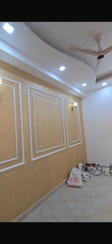 Room in 3 BHK Builder Floor at Vasundhara Sector 1 – for Rent