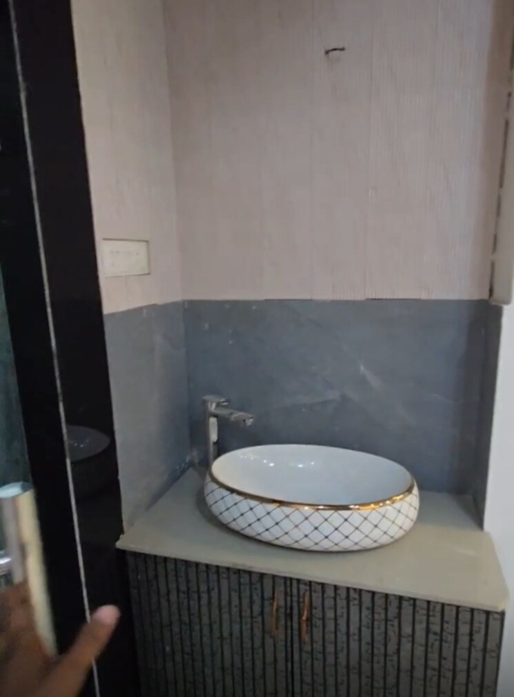 Bathroom, vasundhara sector 1 3 Bedroom 1500 Sq.Ft. Builder Floor In Vasundhara Sector 1 Ghaziabad 9033252