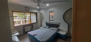 Bedroom in 1 BHK Apartment at Bandra West – for Rent