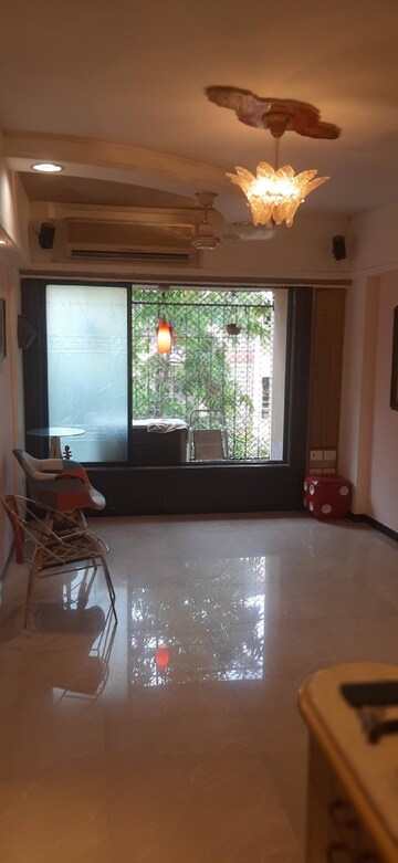 Room in 1 BHK Apartment at Bandra West – for Rent