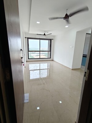 Room in 4 BHK Apartment at Andheri West – for Sale