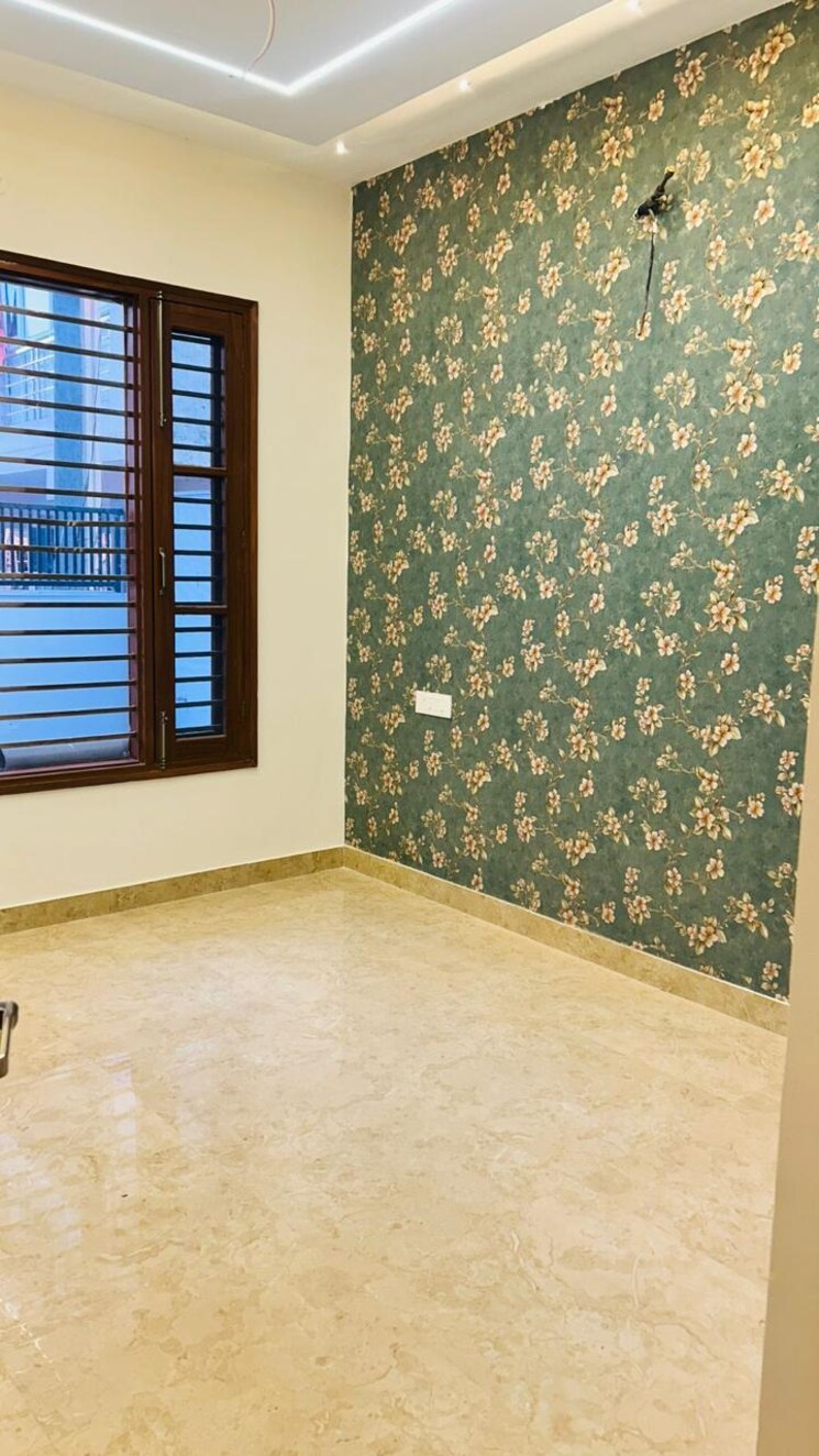 Room, dhakoli 4 Bedroom 150 Sq.Yd. Independent House In Dhakoli Zirakpur 9033293