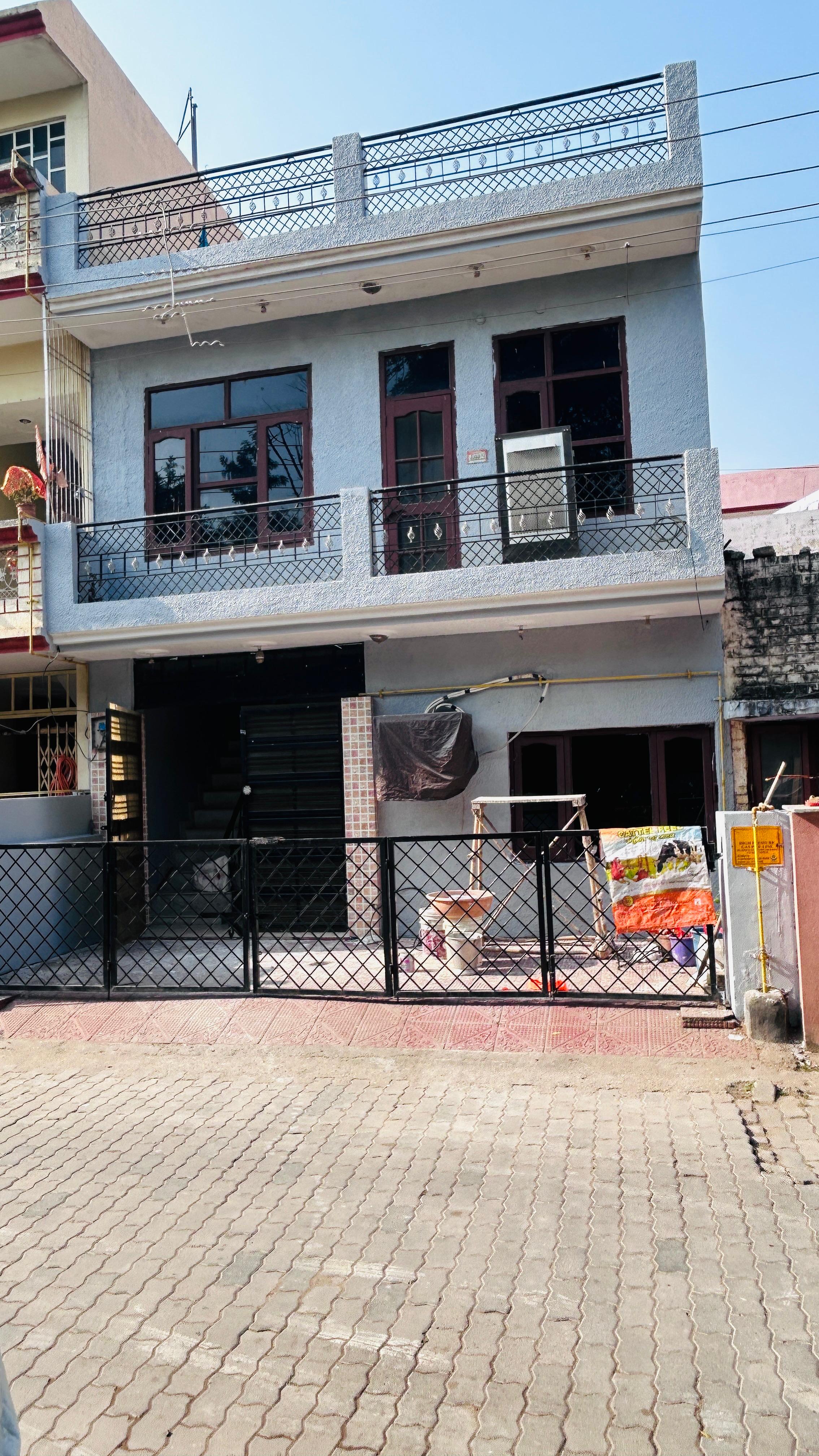 5 BHK + Extra Room Independent House For Sale in Sector 9