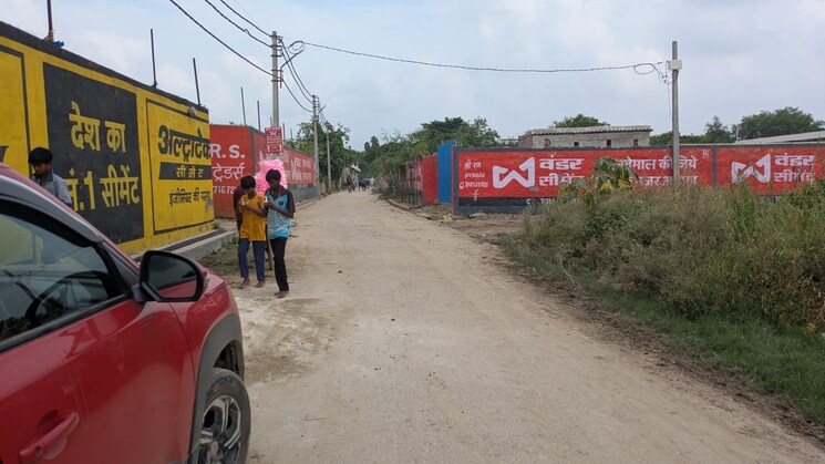  Parking, sector 135  900 Sq.Ft. Plot In Sector 135 Noida 9033341