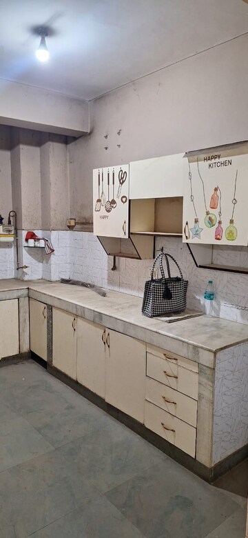 Team Area in 3 BHK Apartment at Smiriti Apartment, Sector 56 – for Sale