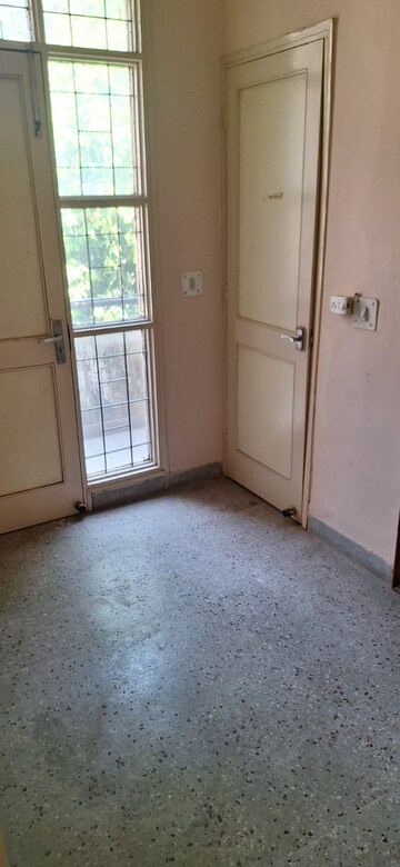 Room in 3 BHK Apartment at Smiriti Apartment, Sector 56 – for Sale