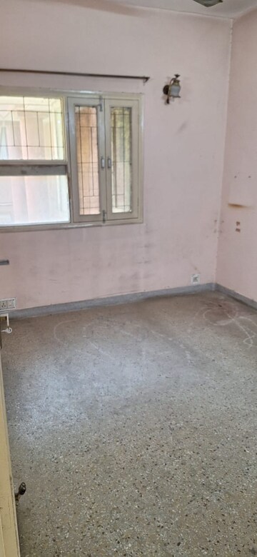 Room in 3 BHK Apartment at Smiriti Apartment, Sector 56 – for Sale