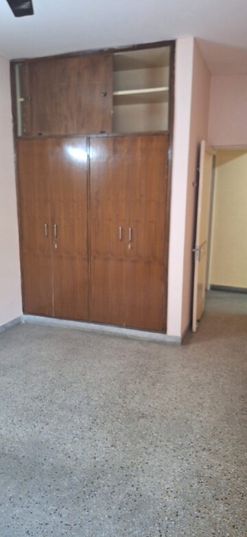 Room in 3 BHK Apartment at Smiriti Apartment, Sector 56 – for Sale