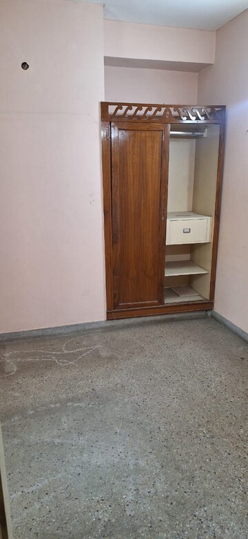 Room in 3 BHK Apartment at Smiriti Apartment, Sector 56 – for Sale