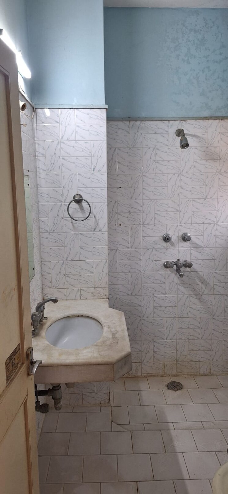 Bathroom, smiriti-apartment 3 Bedroom 1450 Sq.Ft. Apartment In Sector 56 Gurgaon 9033368