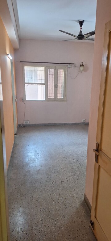 Room in 3 BHK Apartment at Smiriti Apartment, Sector 56 – for Sale