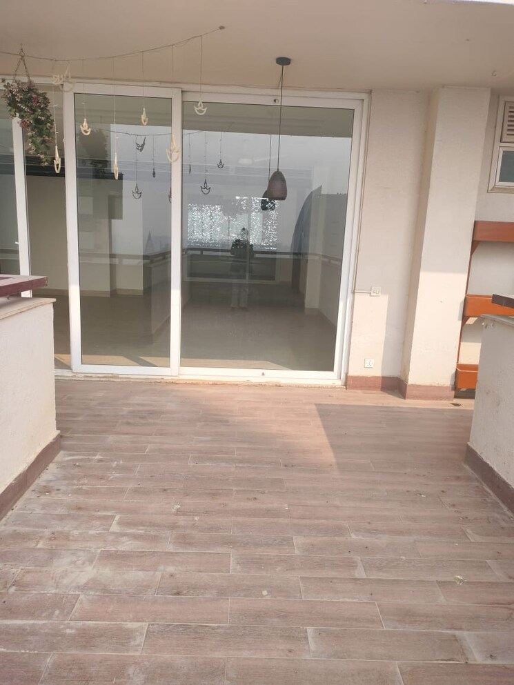 Balcony, salcon-the-verandas 5 Bedroom 5500 Sq.Ft. Apartment In Sector 54 Gurgaon 9033354