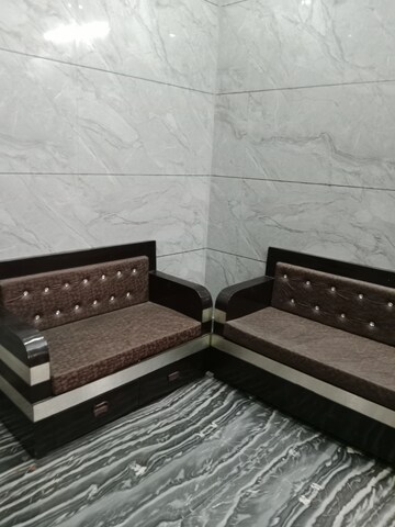 Bedroom in 2 BHK Builder Floor at Sector 17 – for Rent