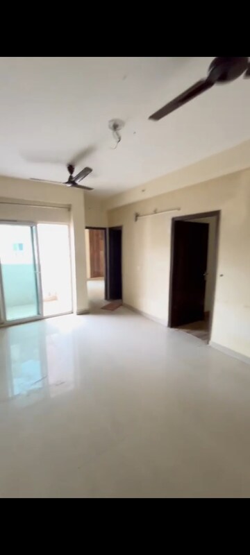 Room in 2.5 BHK Apartment at Fusion Homes, Tech Zone 4 Greater Noida – for Sale