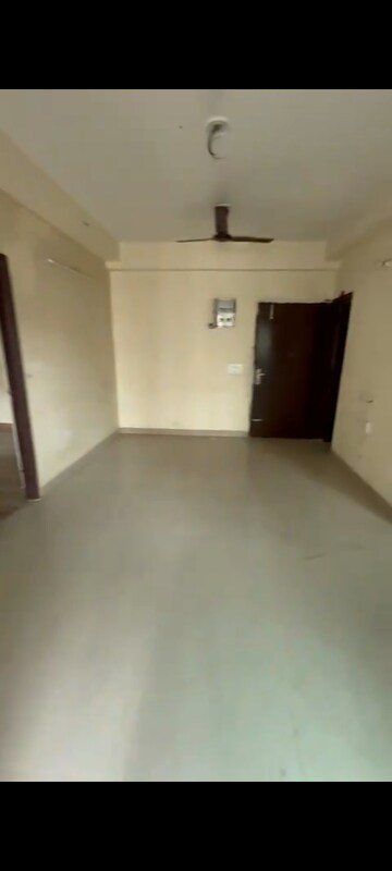 Room in 2.5 BHK Apartment at Fusion Homes, Tech Zone 4 Greater Noida – for Sale