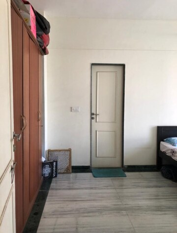 Room in 4 BHK Apartment at Hiranandani Estate, Ghodbunder Road – for Rent