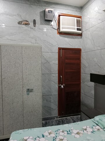 Bathroom in 2 BHK Builder Floor at Sector 17 – for Rent