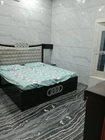 Bedroom in 2 BHK Builder Floor at Sector 17 – for Rent