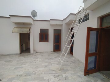 Terrace in 2 BHK Independent House at Sector 17 – for Rent