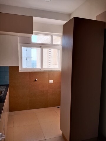 Room in 3 BHK Apartment at Prestige Royale Gardens, Gantiganahalli – for Rent