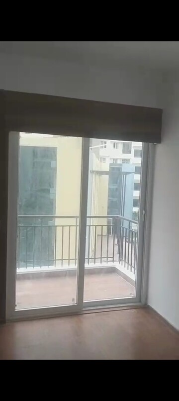 Room in 3 BHK Apartment at Amrapali Golf Homes, Sector 4 Greater Noida – for Rent