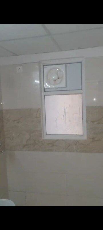 Room in 3 BHK Apartment at Amrapali Golf Homes, Sector 4 Greater Noida – for Rent