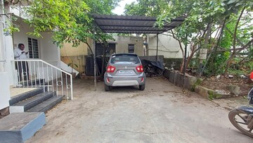 Parking in 2 BHK Independent House at Karve Nagar – for Rent