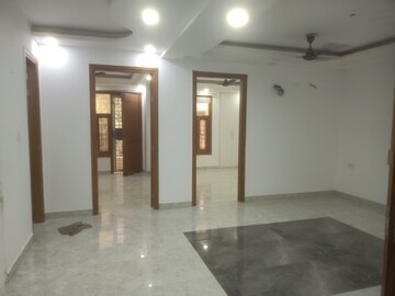 Room in 3 BHK Builder Floor at Vasant Kunj Enclave – for Rent