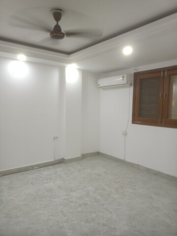 Room in 3 BHK Builder Floor at Vasant Kunj Enclave – for Rent