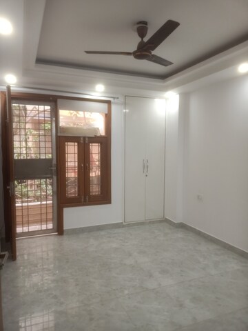 Room in 3 BHK Builder Floor at Vasant Kunj Enclave – for Rent