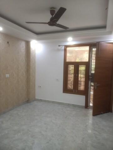 Room in 3 BHK Builder Floor at Vasant Kunj Enclave – for Rent