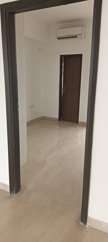 Room in 4 BHK Apartment at Puri Diplomatic Greens Phase I, Sector 111 – for Rent